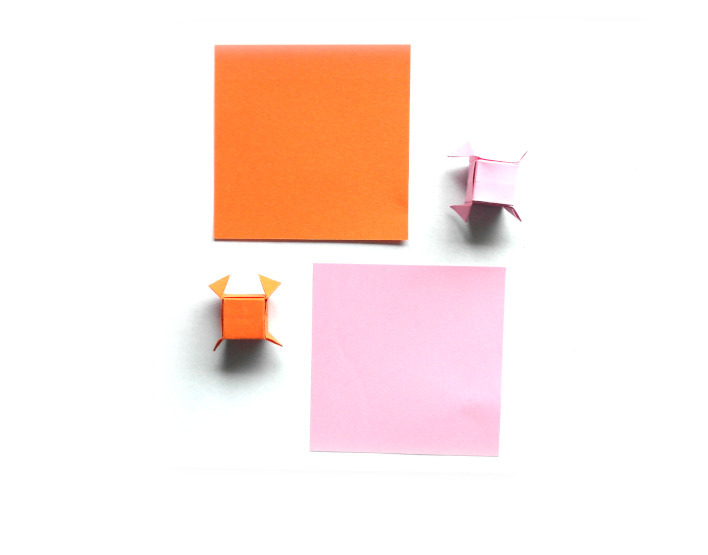 2 simple origami cubes and 2 square pieces of paper